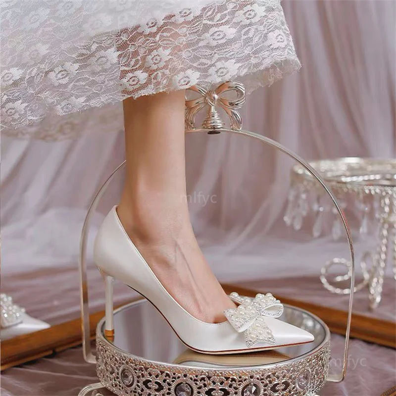 

Новинка 2022, женские туфли Baotou на высоком каблуке, туфли на шпильке с острым носком, стразы с жемчугом, корейские белые туфли на высоком каблу...