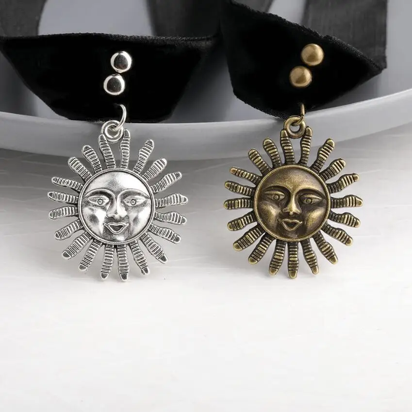

2020 Hot Vintage Women Gothic Leon The Professional Mathilda Necklace Girls Black Velvet Ribbon Retro Sun Shaped Choker Necklace
