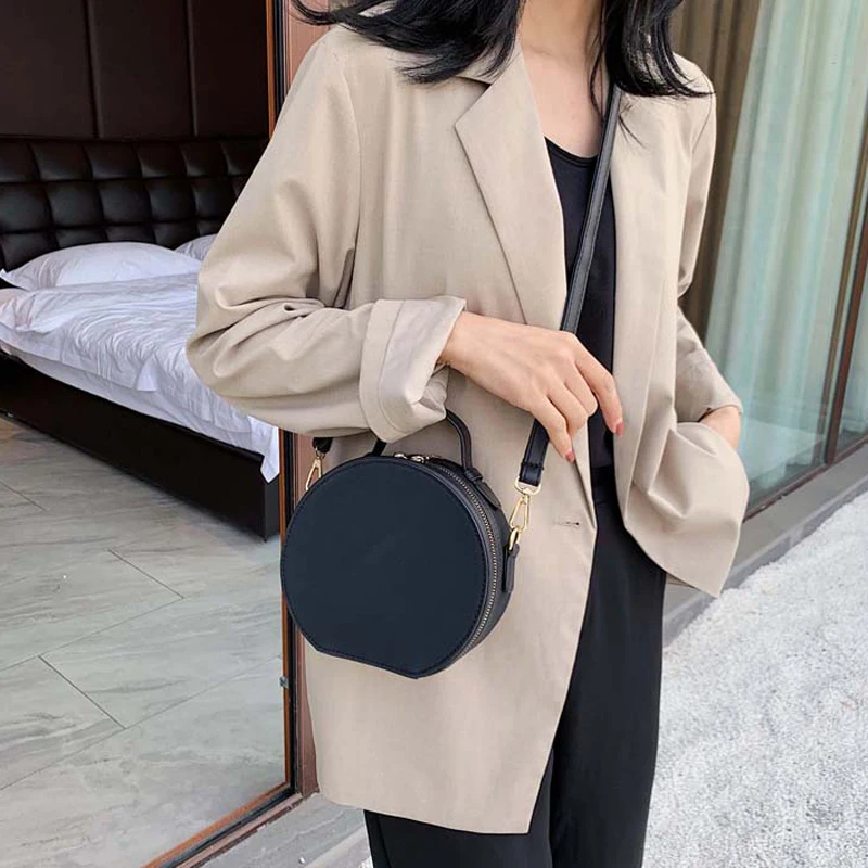 Сумка на плечо женская из экокожи модный мессенджер молодежная