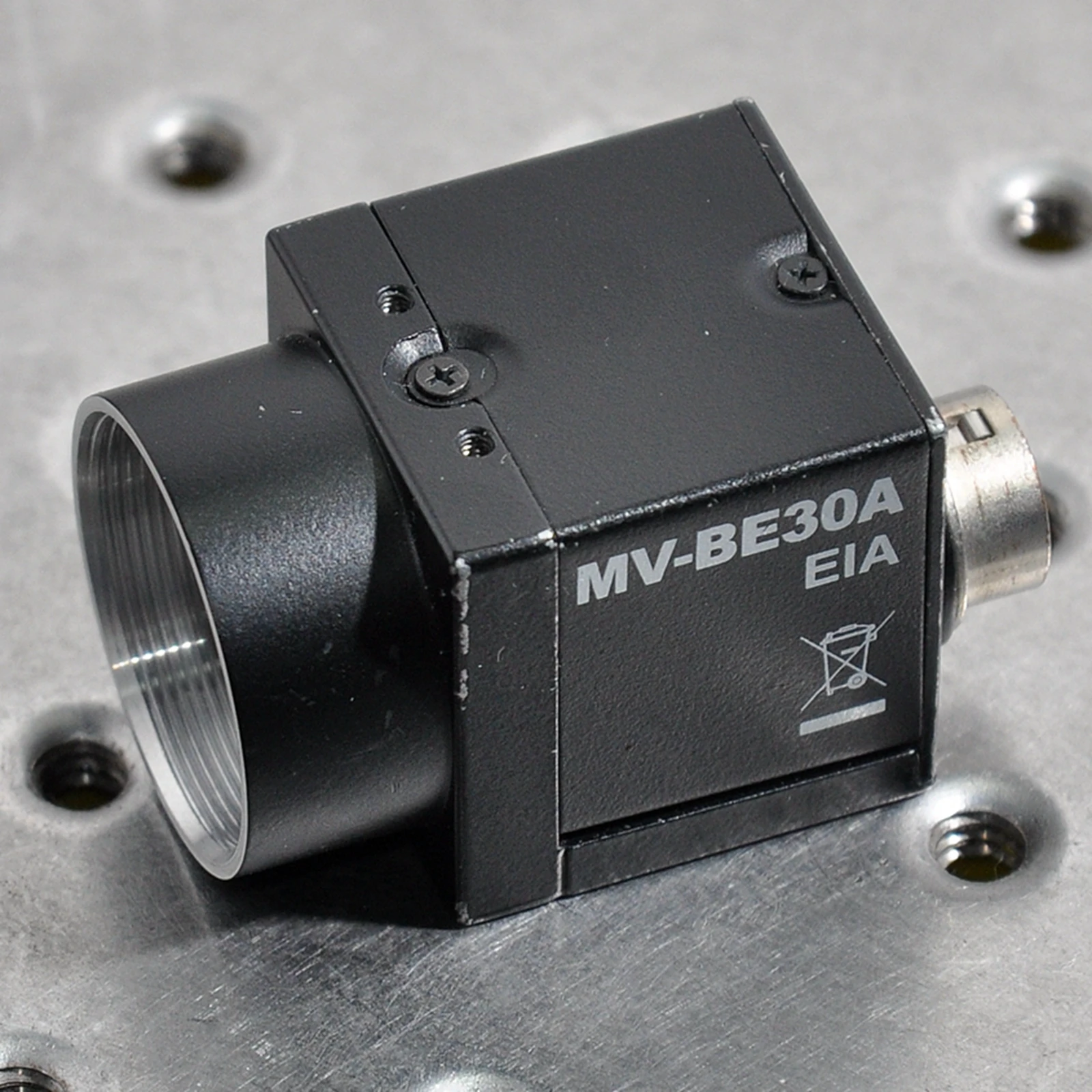 

Корейская стандартная монохромная CCD аналоговая промышленная камера 1/3 дюйма 300000 пикселей