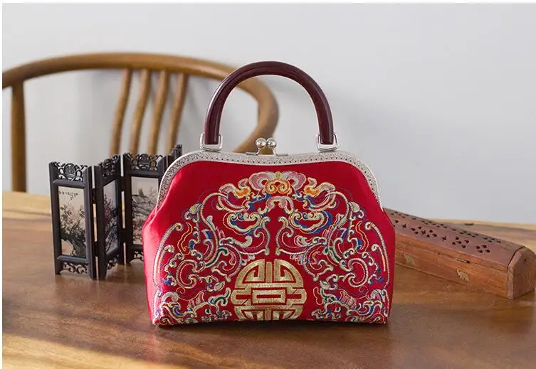

Angelatracy 2019 Handmade for Women Red Wedding Chinese Style Party Luxury Embroidery Floral Crossbody Bags Handbag Evening Bags