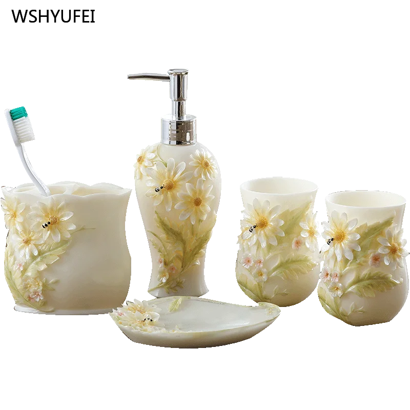 

5Pcs Daisy Bee Resin Bathroom Accessories Soap Bottle / Toothbrush Holder / Cup / Soap Dish Crafts Decoration Christmas Gifts