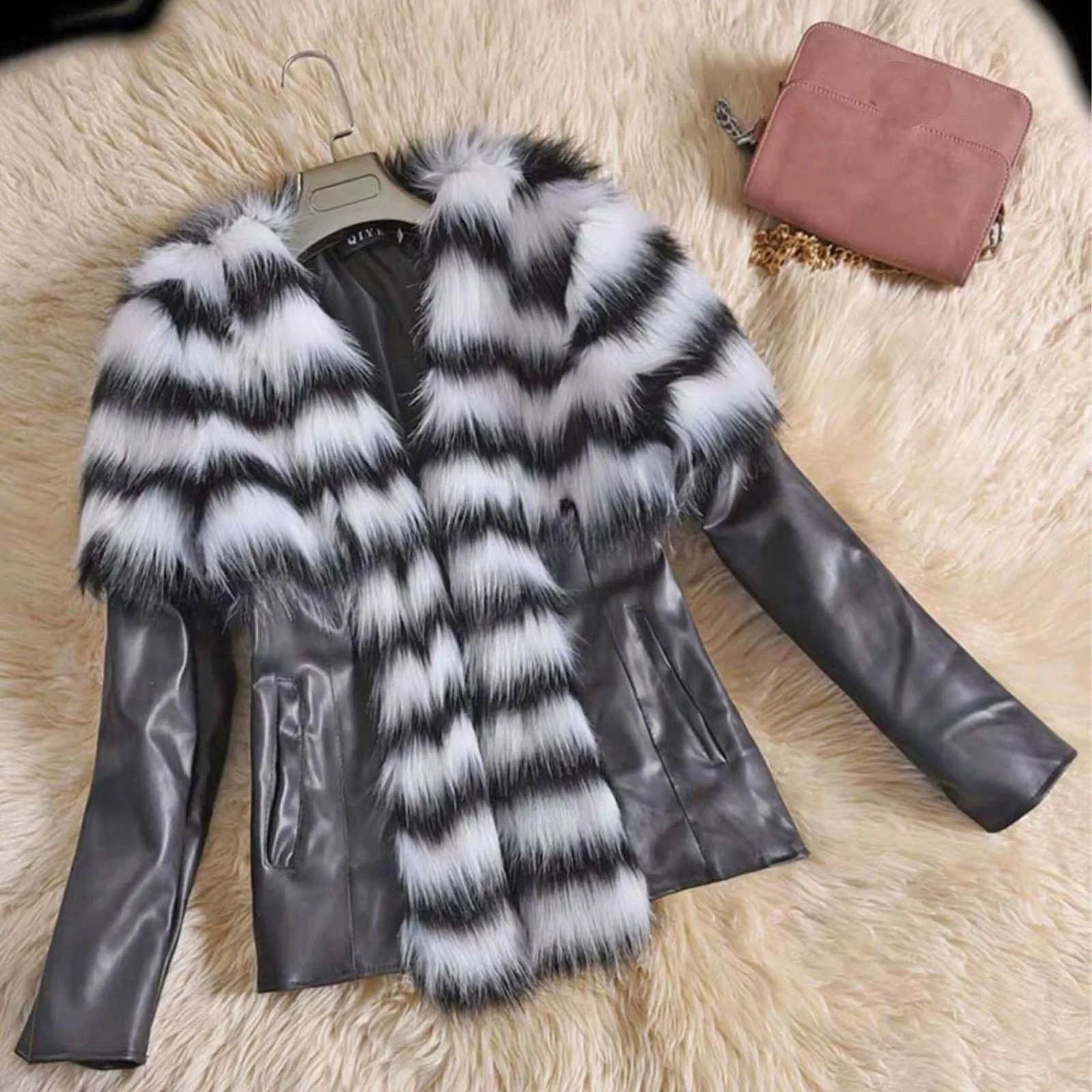 

Faux Fur Long Thicken Women's Coats Winter Female Outwears 2020 Fashion Warm Long Sleeve Lady Coat vestido de mujer