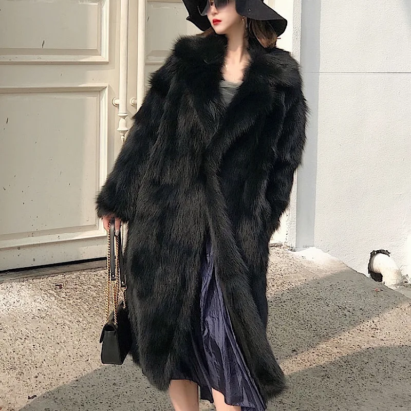 Шуба с капюшоном из натурального лисьего меха