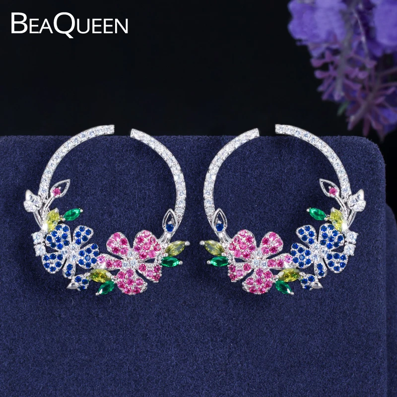 Фото Женские серьги-гвоздики BeaQueen, розовые, красные, синие разноцветные Круглые серьги с микрозакрепкой и фианитами, E333 №1