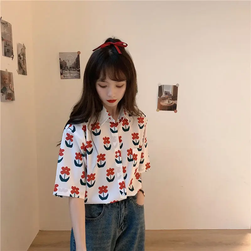 

2020 Korean summer edition loose short-sleeved shirt schoolgirl Hong Kong flavor retro design feeling minority flower print jack