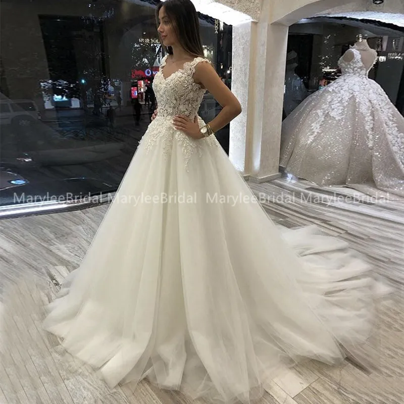 

Robe De Mariage V-neck Princess Ball Gown Wedding Dress Vintage Lace Appliques Tulle Bride Dress Chapel Train Wedding Gowns