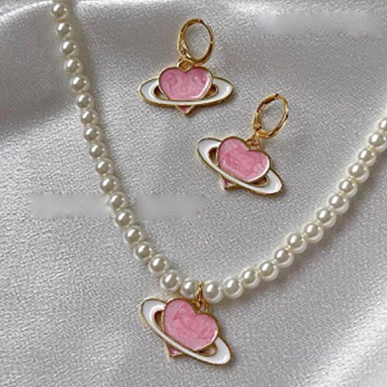 

Vintage Minimalist Pink Metal Peach Heart Planet Pendant Necklaces for Women Girlfriend Gift Gothic Pearl Chains Choker Jewelry