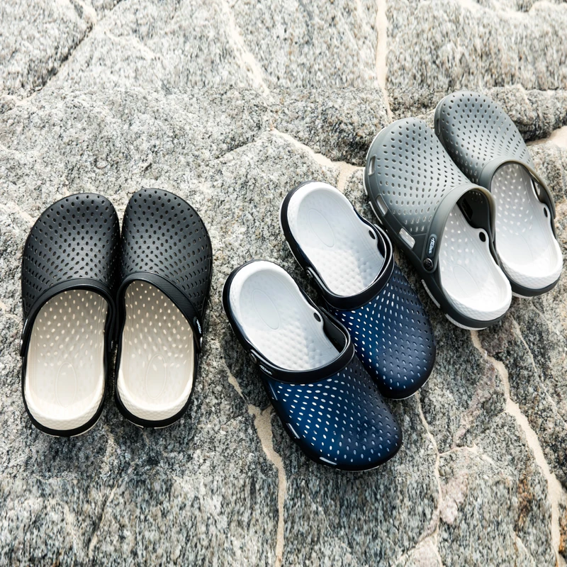 

2021 New men's Crocks summer hole shoes rubber wood men's men's EVA neutral garden shoes Crocse beach flat sandals and slippers