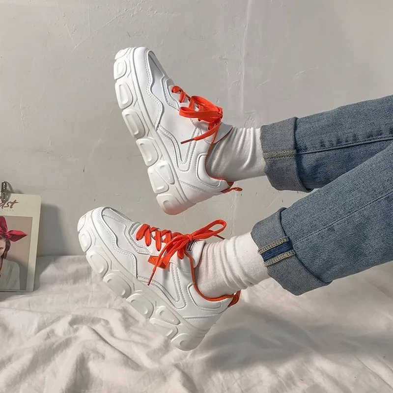 Женские модные кроссовки на толстой подошве осенние женские шнуровке