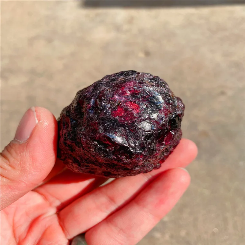 Уникальные Редкие натуральные необработанные красные гранаты 260 г фотокристаллы