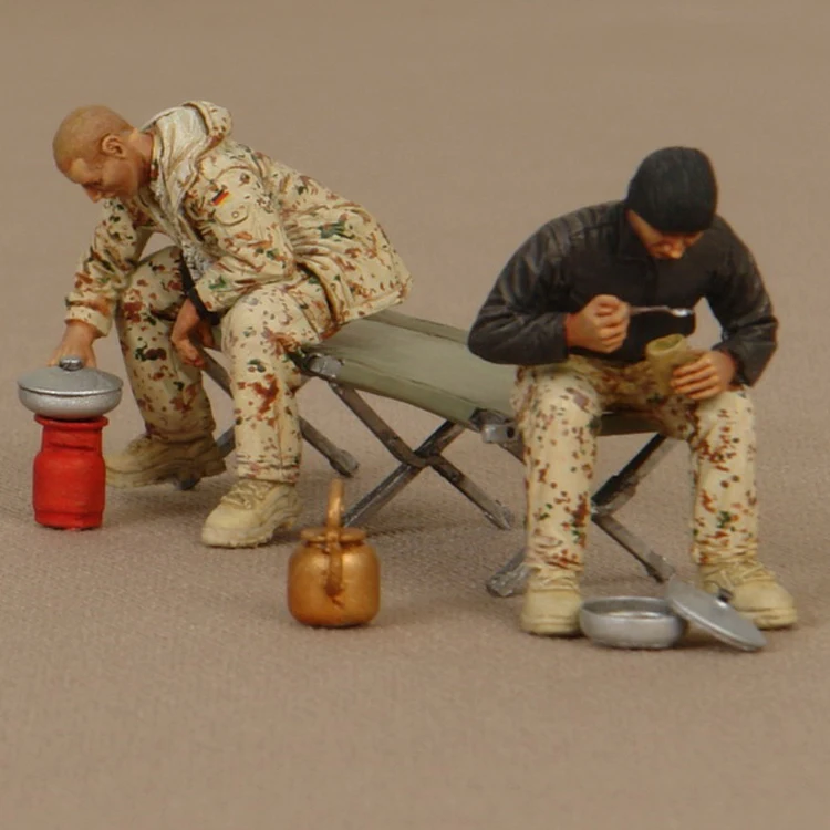 

1/35 Resin Model figure GK Soldier Soldiers of the Bundeswehr in camp Military theme of WWII Unassembled and unpainted kit