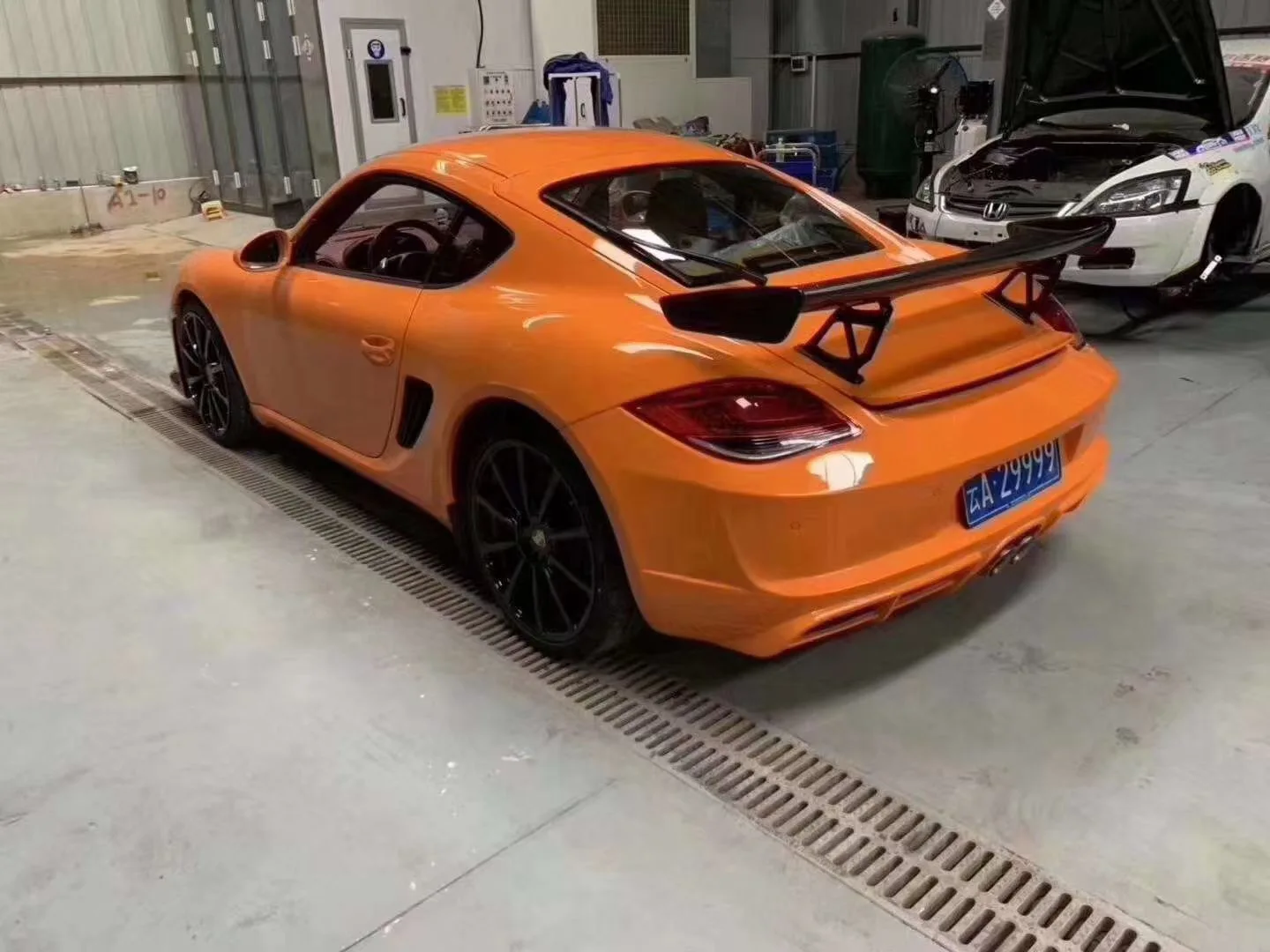 Подходит для cayman boxster 987-718-981 перфорированный задний хвостовик из углеродного