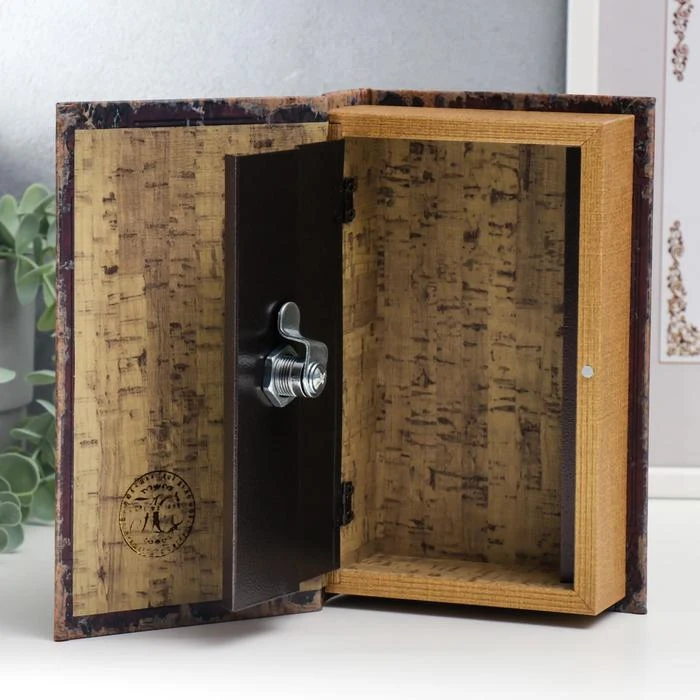 Сейф-книга дерево кожзам Национальный географический журнал 21х13х5 см 5860265 |