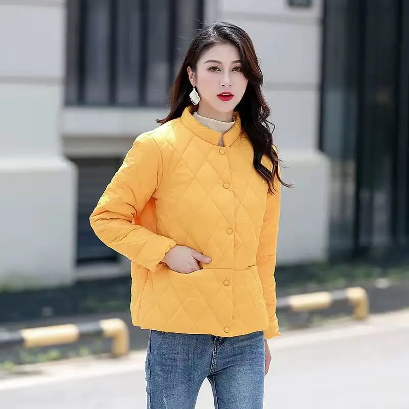 Женская короткая куртка-пуховик черная или белая приталенная теплая из хлопка