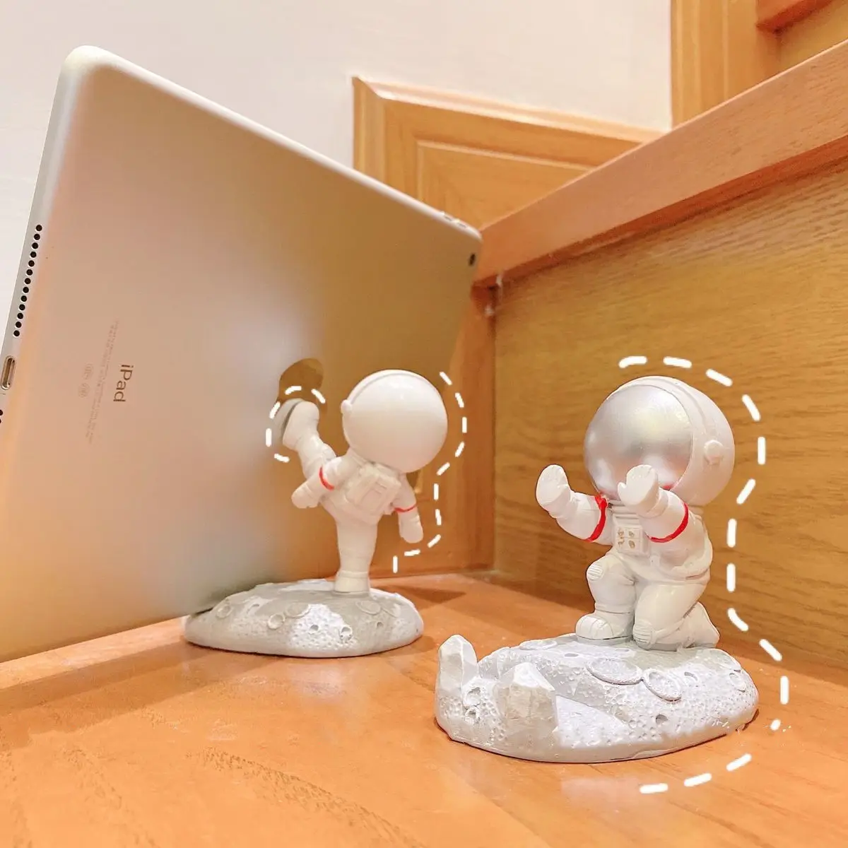 

Astronaut Decoration Tablet Phone Stand Cute Cartoon Creative Home Ornaments Decoration Gifts for Student Teenager Friend
