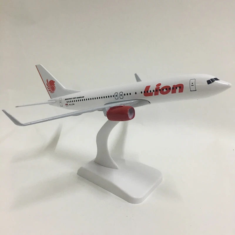 Джейсон пачка 20 см Лев Boeing 737-900 модель самолета Модель аэроплана самолет 1:300 Diecast