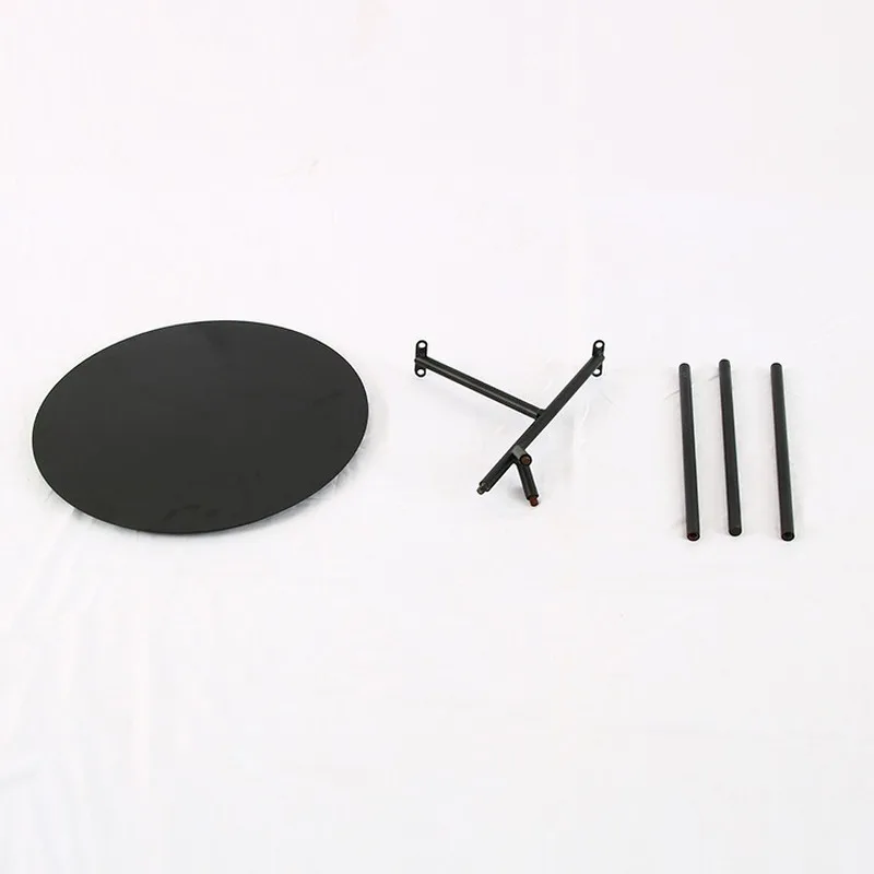 Простой дом и железный художественный чайный столик пансион круглый маленький