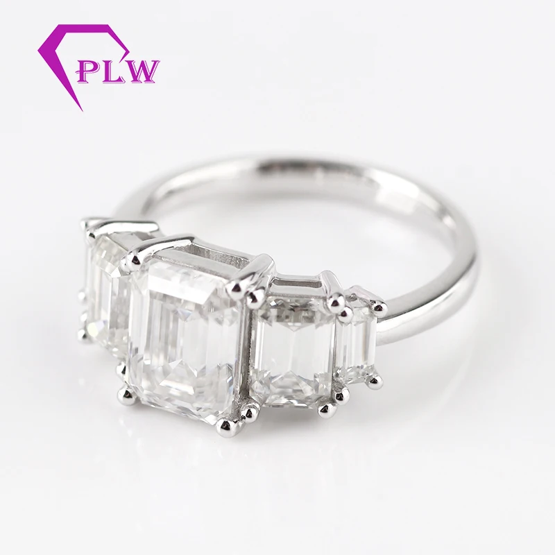 Красивое кольцо из белого золота 18 К 3 камня прозрачный D цвет белый изумруд