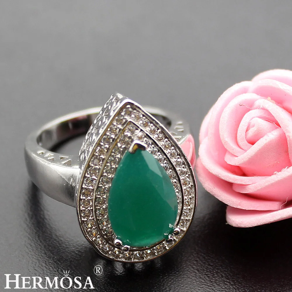 Женский комплект украшений кольцо и сережки с зеленым изумрудом серебристого