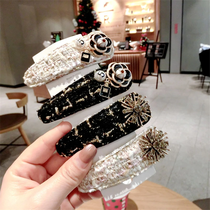 Жемчужными буквами 5 шпилька с изображением камелии бренд Снежинка заколки для