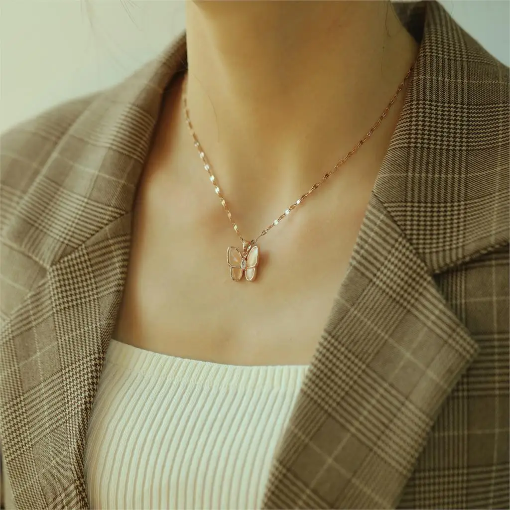 Женское Ожерелье цепочка из розового золота с бабочкой до ключиц золота/золота