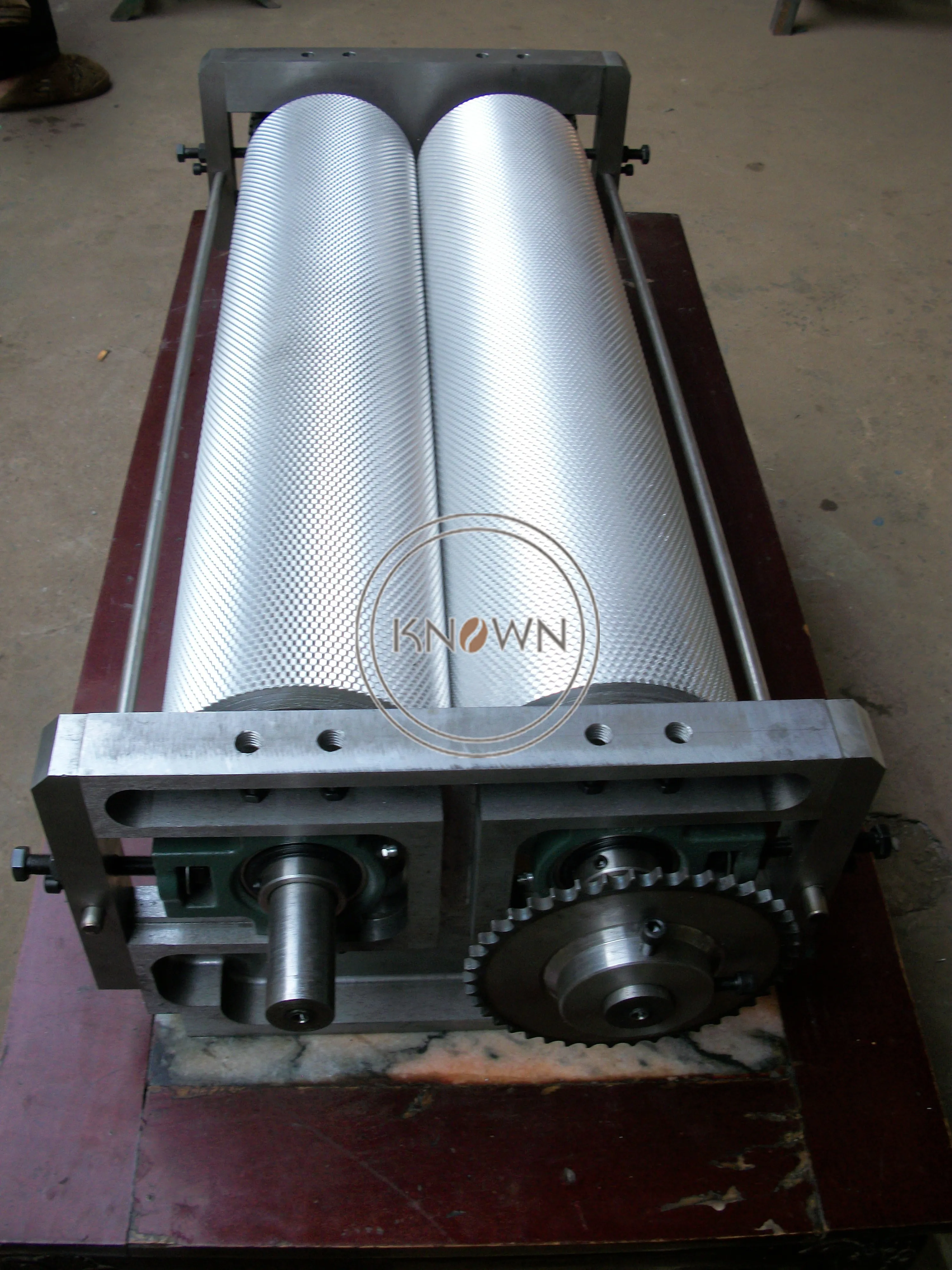 Параллельная машина для нанесения тонального крема из пчелиного воска 170*750 мм |