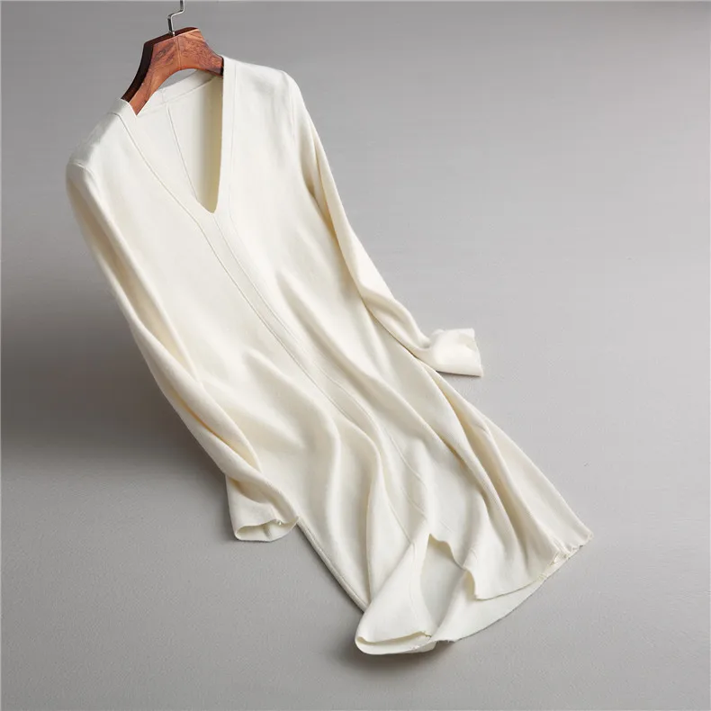 Женское трикотажное платье свитер с V образным вырезом однотонное эластичное