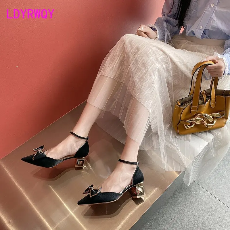 

LDYRWQY Pure color Baotou 2021 new summer fashion buckle temperament bow square heel pointed toe Korean sandals
