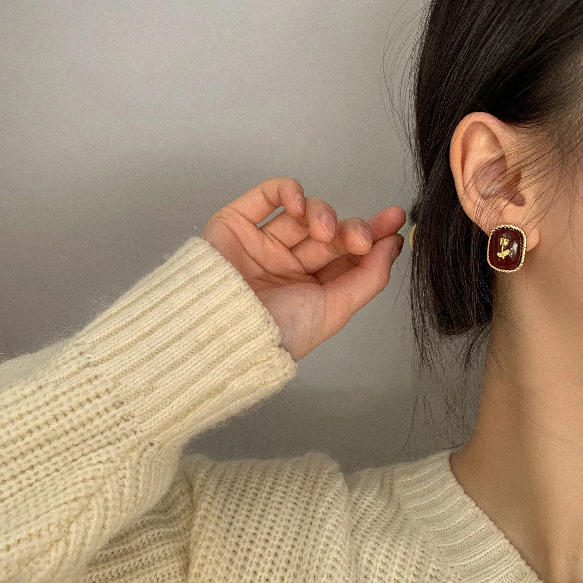 

Retro Red Square Resin With Golden Rose Earrings For Women Delicate Romantic Foral Fashion Jewelry Wholesale 2021