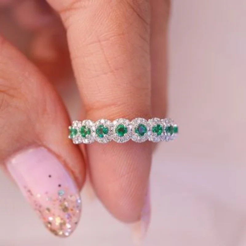 

Selling New Fashion Ladies Ring Simple Silver Light Luxury Emerald Crystal Ring Temperament Girl Birthday Party Jewelry Gift