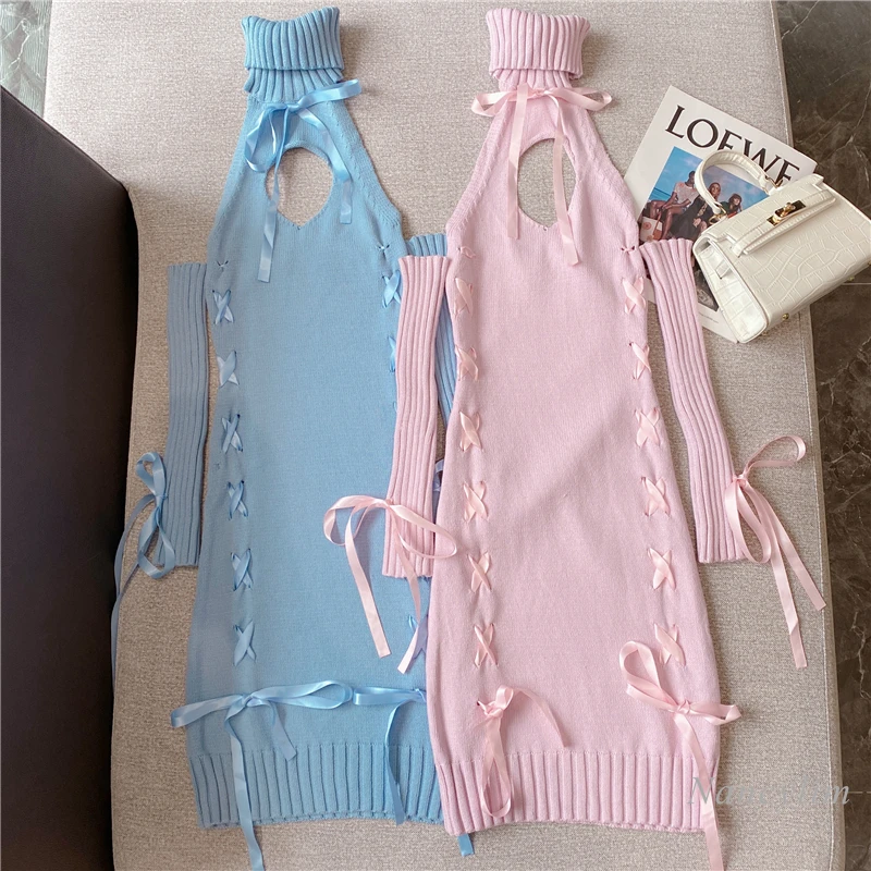 

Женское трикотажное платье с воротником-хомутом, с открытой спиной