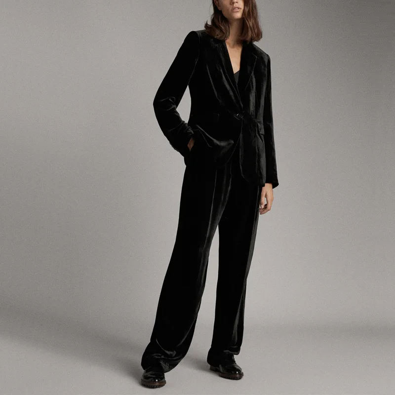 Весенне осенний женский костюм повседневный однотонный бархатный на одной