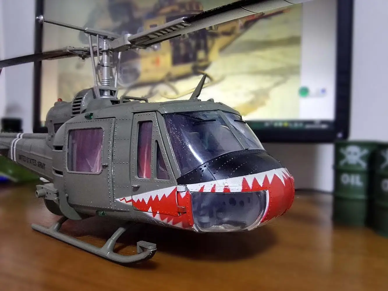 Армии США UH-1 Акула 1/18 Huey готовой вертолет easy Model Ограниченная серия |