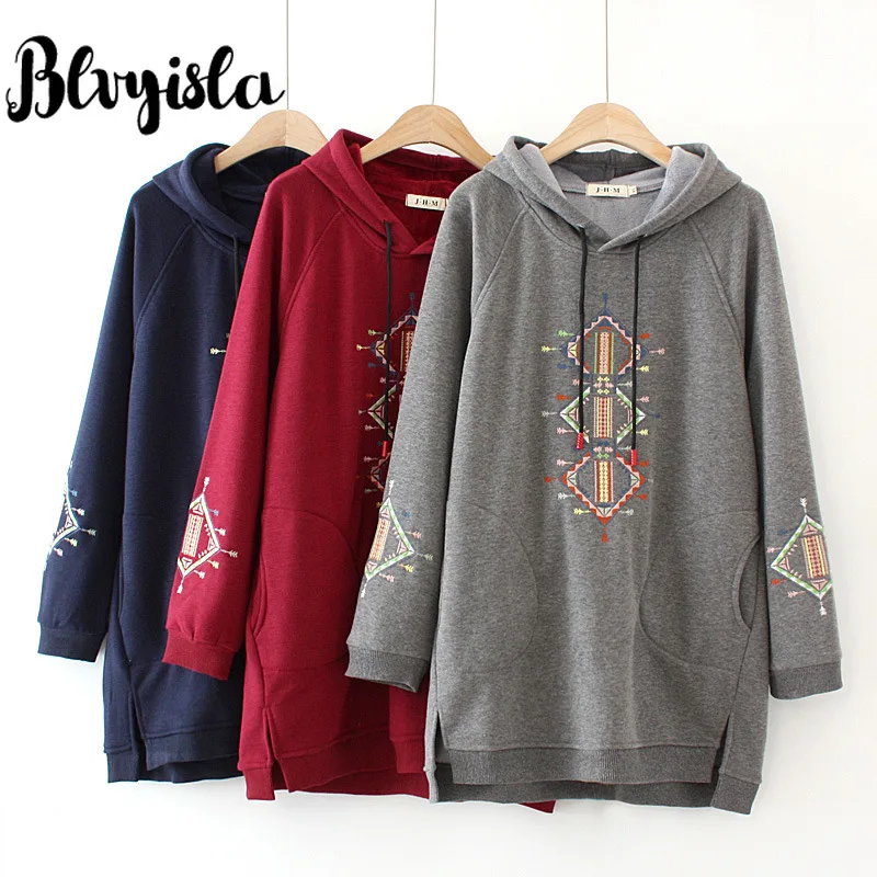 Женская флисовая толстовка с капюшоном вышивкой и асимметричным подолом размера