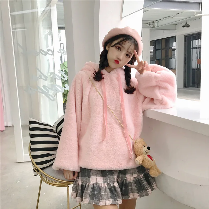 Женская флисовая толстовка с капюшоном однотонная теплая расклешенным рукавом в