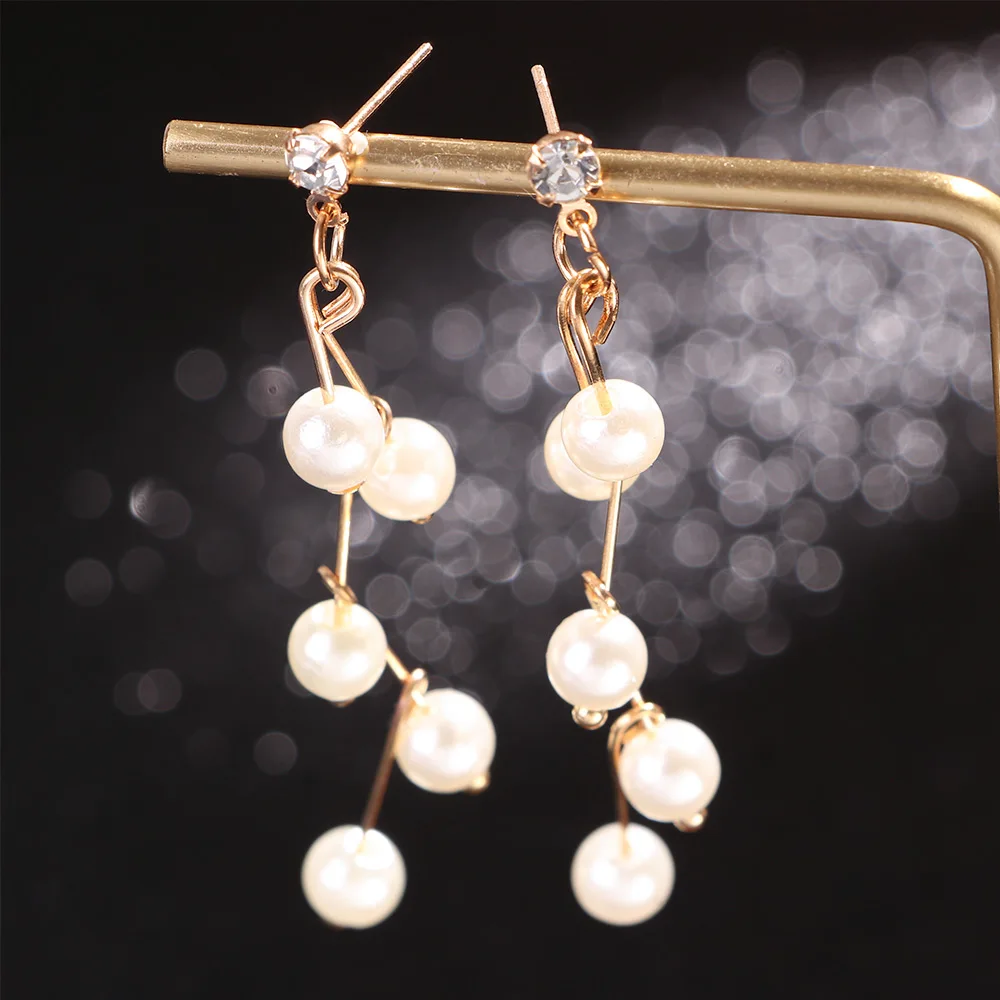 Очаровательные серьги капли из белого золота с натуральным искусственным