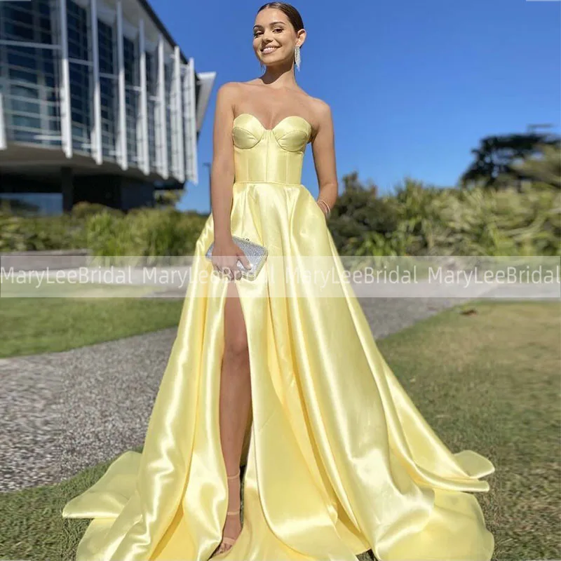 

Chic Yellow Satin Prom Dresses With Pocket High Side Split Sweetheart A-Line Prom Gowns Simple robes de soirée Celebrity Dresses