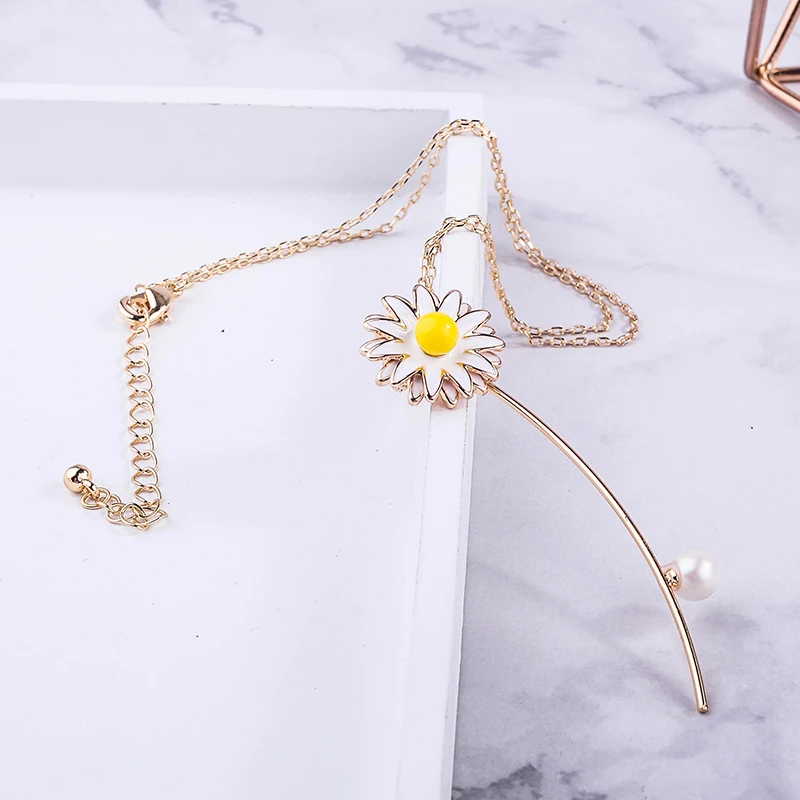 Изысканное ожерелье с жемчужной подвеской из белой эмали желтого цвета