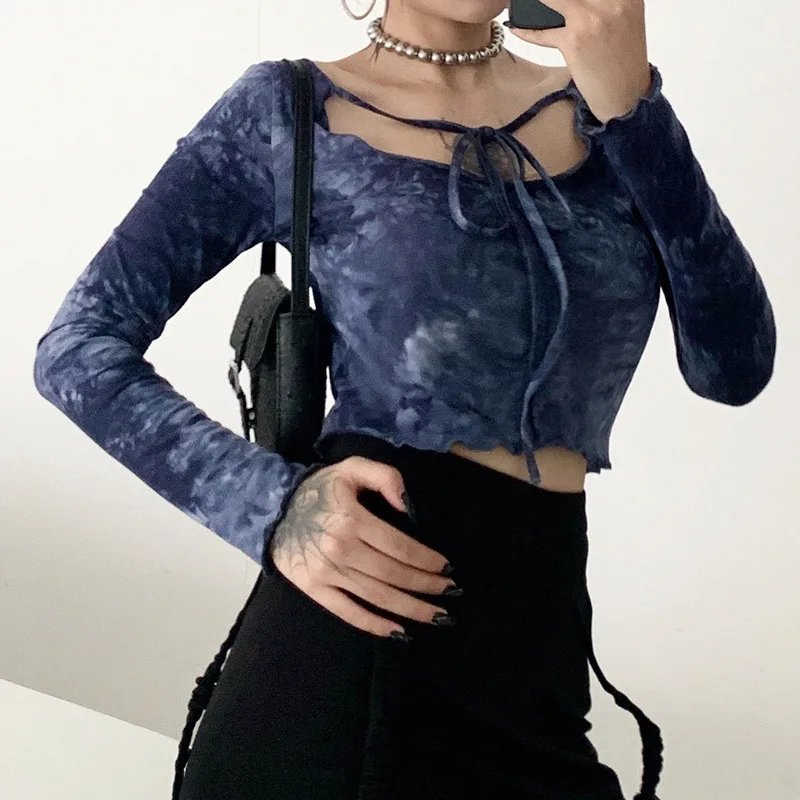 Женский пуловер с открытыми плечами длинными рукавами и принтом тай-дай