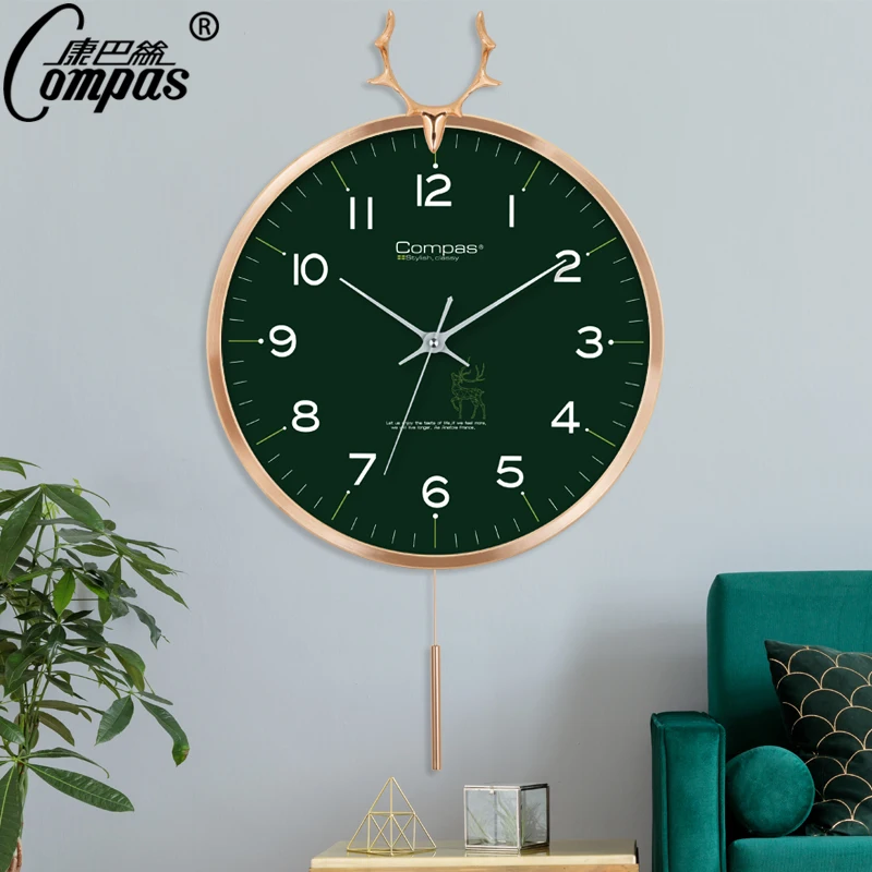 Часы с изображением головы оленя маятником золотого цвета бесшумные простые