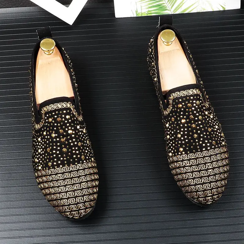 Новинка 2020 роскошные мужские туфли Стразы с острым носком на плоской подошве