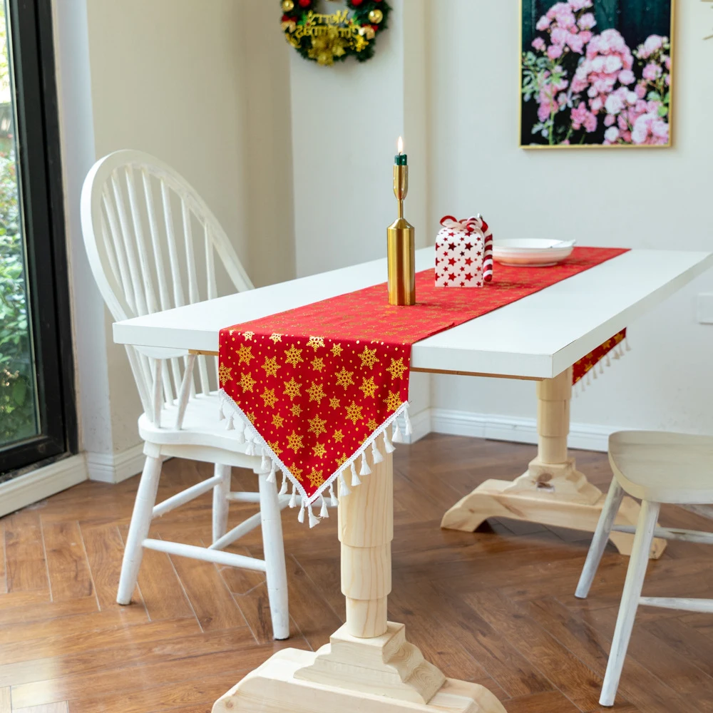 

Table Runner Red Gilt Printing Christmas Decoration Rectangular Snowflake Christmas Gift Pattern Table Mat