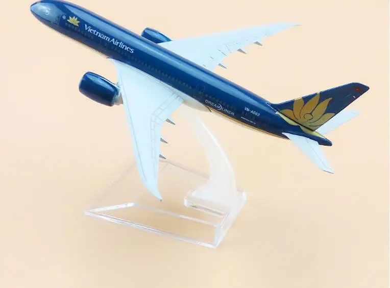 Модель самолета из металлического сплава для вьетнамских авиаперевозок B787