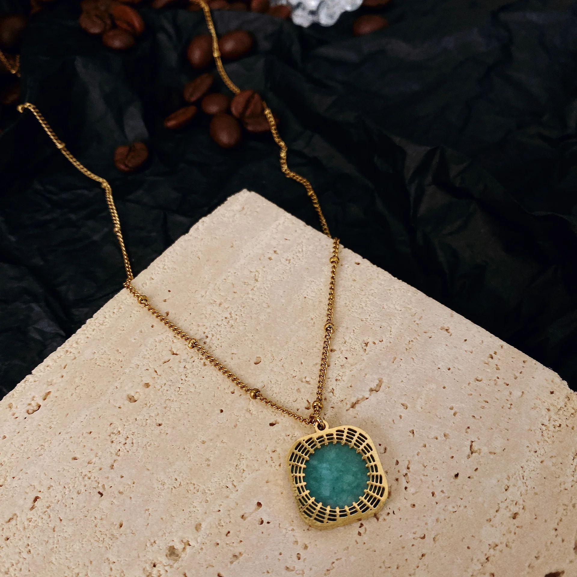 

2021 new style titanium steel necklace retro temperament Turquoise geometric square Necklace Pendant women's fashion K-gold clav