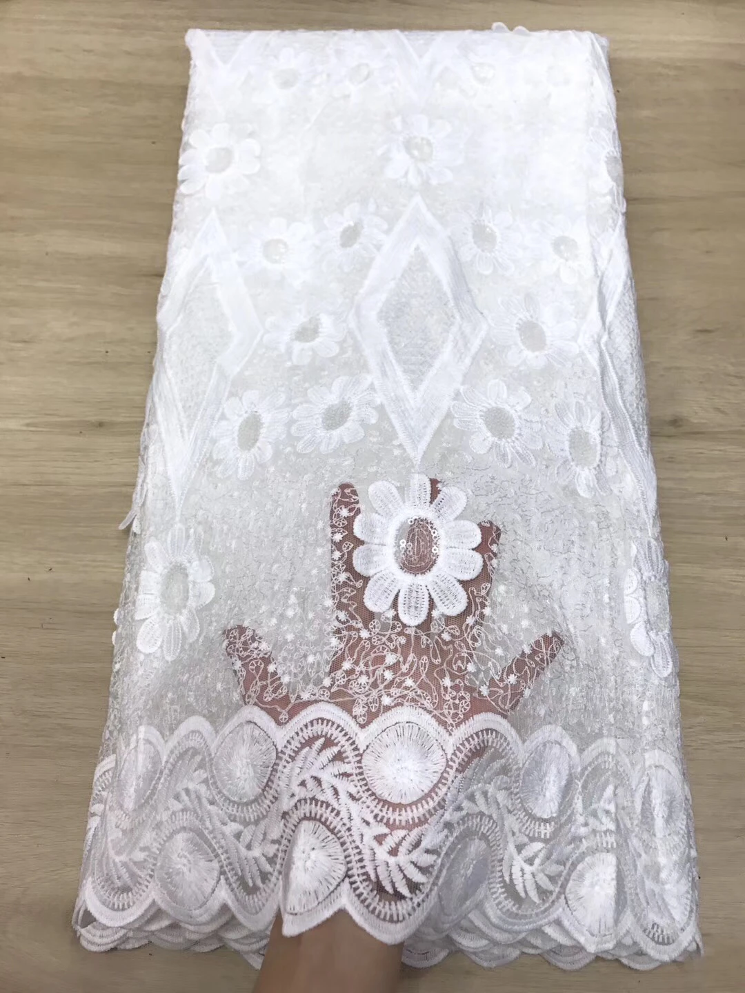 

African Beaded Lace Fabric 2018 High Quality Lace Wine Bridal 3D Lace Fabric Nigerian Tulle Mesh Lace Fabrics Material
