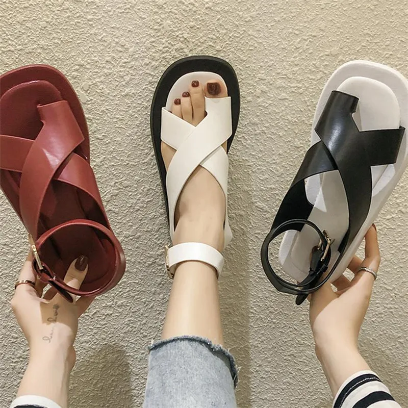 

Women Summer Sandals Beach Sandals Fashion Flats Shoes 2021 New Sandal Non-slip Flat Sandals Buckle Black And White