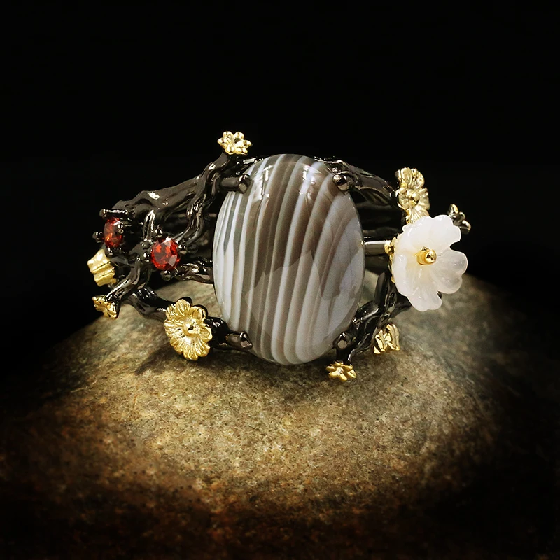 

Exquisite and Unique Black Random Crystal Ring Branch Intertwined with Black Gold Plum Ring Luxury Ladies 925 Silver Jewelry