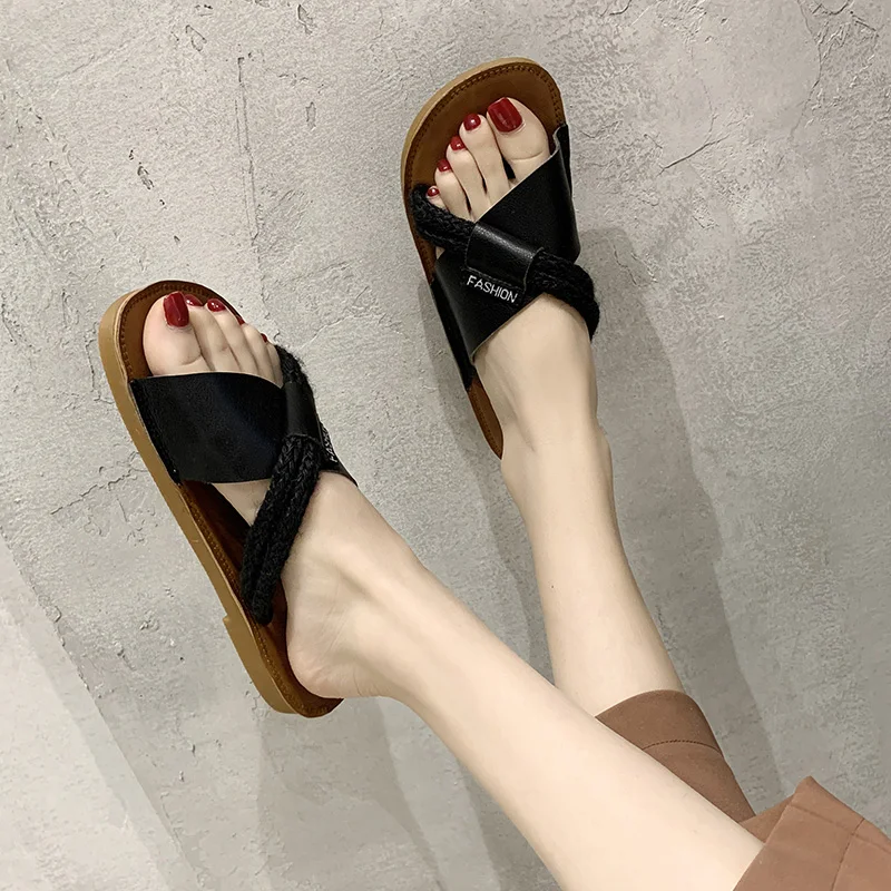 Сланцы женские с открытым носком модные Нескользящие Удобные однотонные плоская