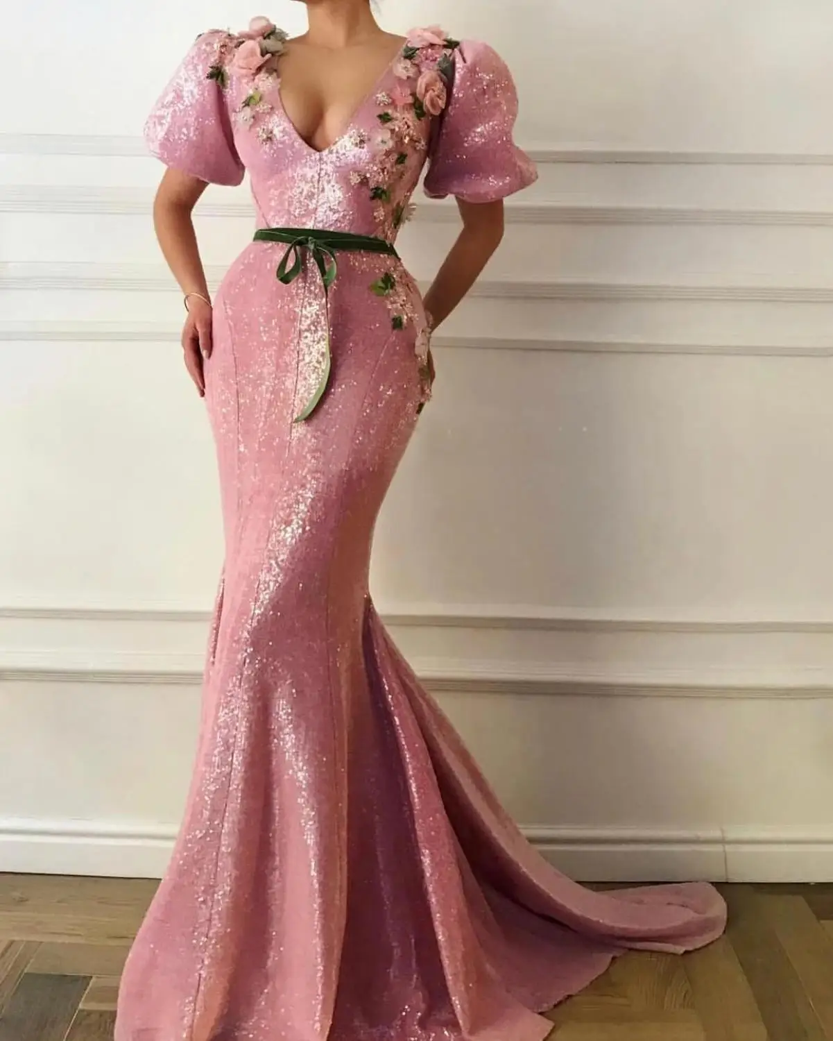 

Pink Mermaid Sequin Flowers Prom Dresses Short Puffy Sleeves V Neck Formal Evening Dress Robe De Soiree